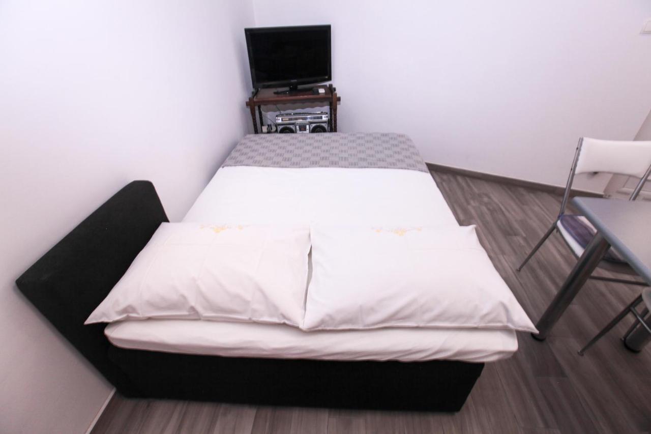 Apartments Damjan Brist Exterior foto